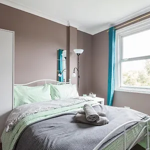 Shirley House 1, Guest House, Self Catering, Self Check In With Smart Locks, Use Of Fully Equipped Kitchen, Walking Distance To Central, Excellent Transport Links, Ideal For Longer Gasthof